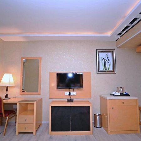 Bindiram Express By Shrigo Hotels Sitapur Muafi المظهر الخارجي الصورة