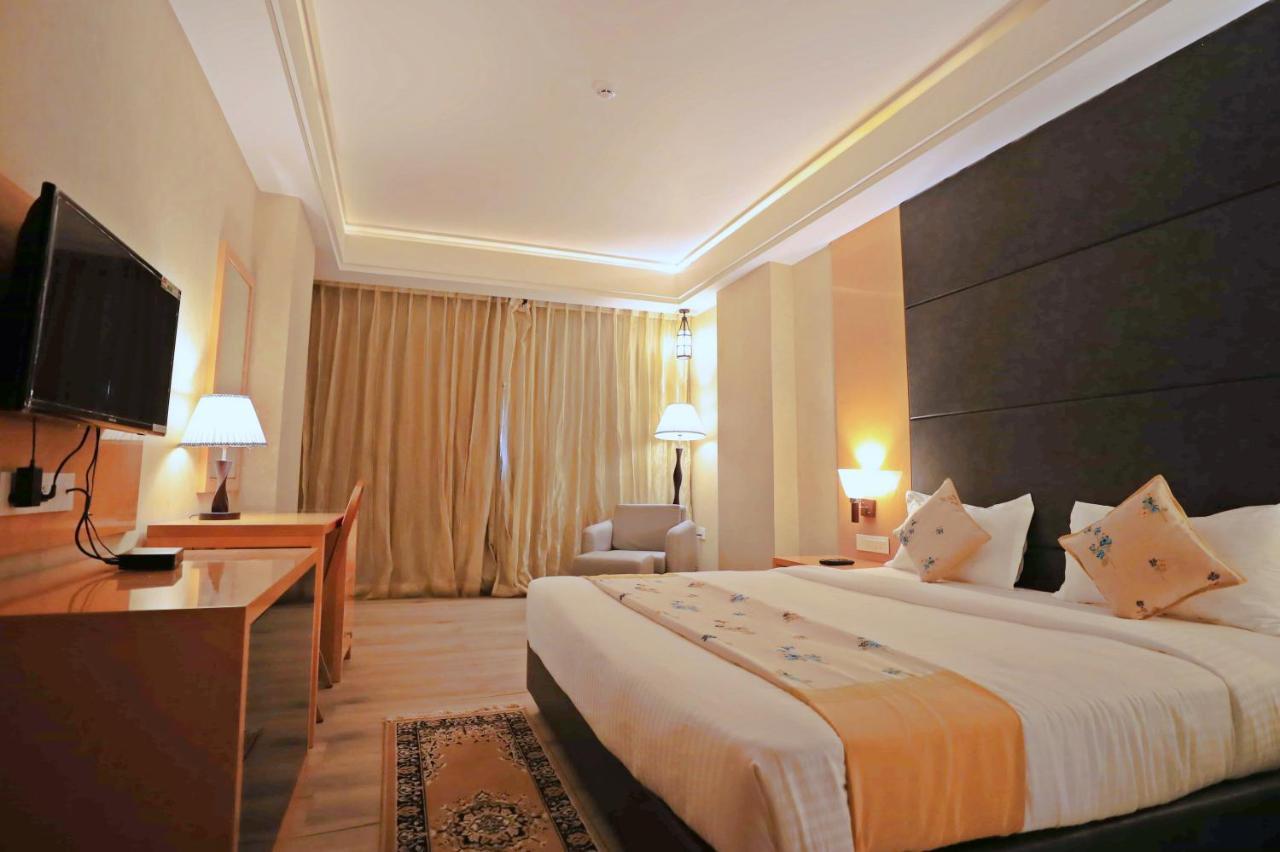Bindiram Express By Shrigo Hotels Sitapur Muafi المظهر الخارجي الصورة