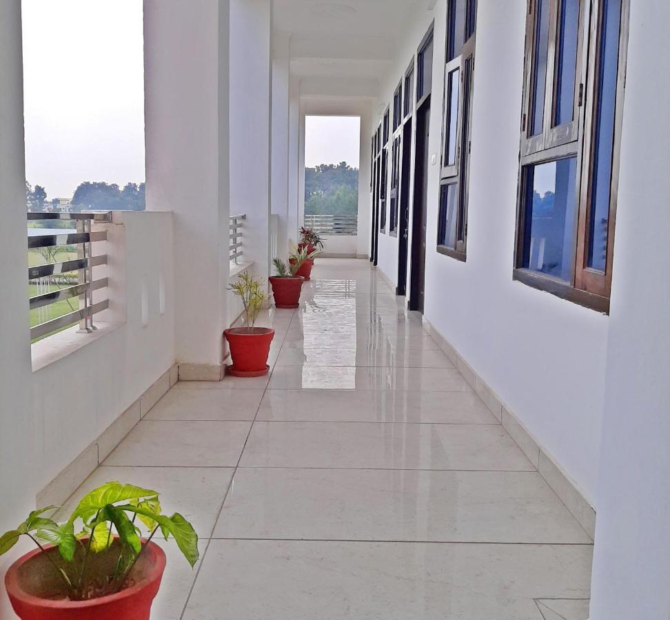 Bindiram Express By Shrigo Hotels Sitapur Muafi المظهر الخارجي الصورة