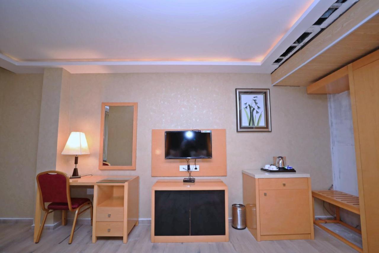 Bindiram Express By Shrigo Hotels Sitapur Muafi المظهر الخارجي الصورة