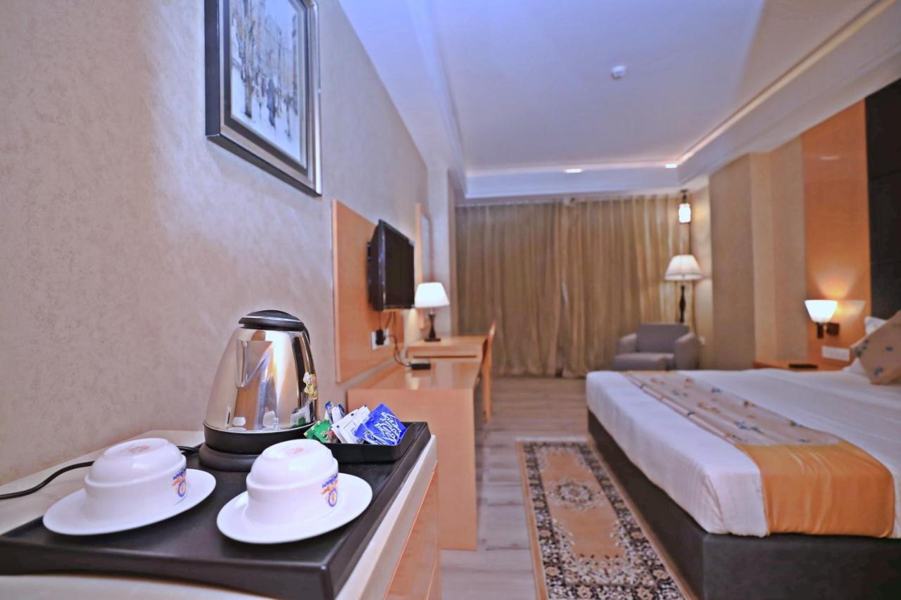 Bindiram Express By Shrigo Hotels Sitapur Muafi المظهر الخارجي الصورة